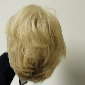 Luxhair Light Gldn Blonde Angle Wedge 223/23C Wig